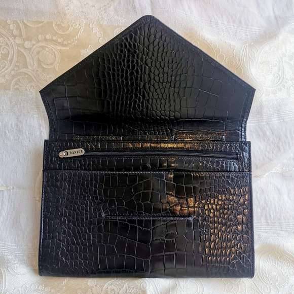 *sold* Danier black leather minimalist clutch, embossed snakeskin pattern purse - Picture 3 of 7
